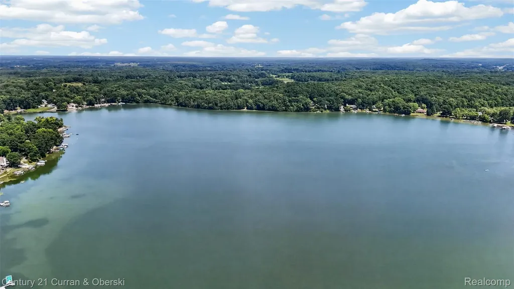 2770 Cozy Cove Waterloo Township MI 49240