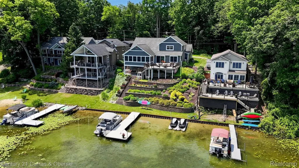 2770 Cozy Cove Waterloo Township MI 49240
