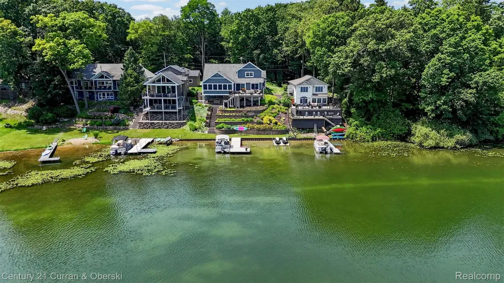 2770 Cozy Cove Waterloo Township MI 49240