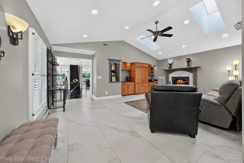 8931 Edgewood Park Drive Commerce Charter Township MI 48382