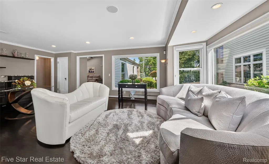 8931 Edgewood Park Drive Commerce Charter Township MI 48382