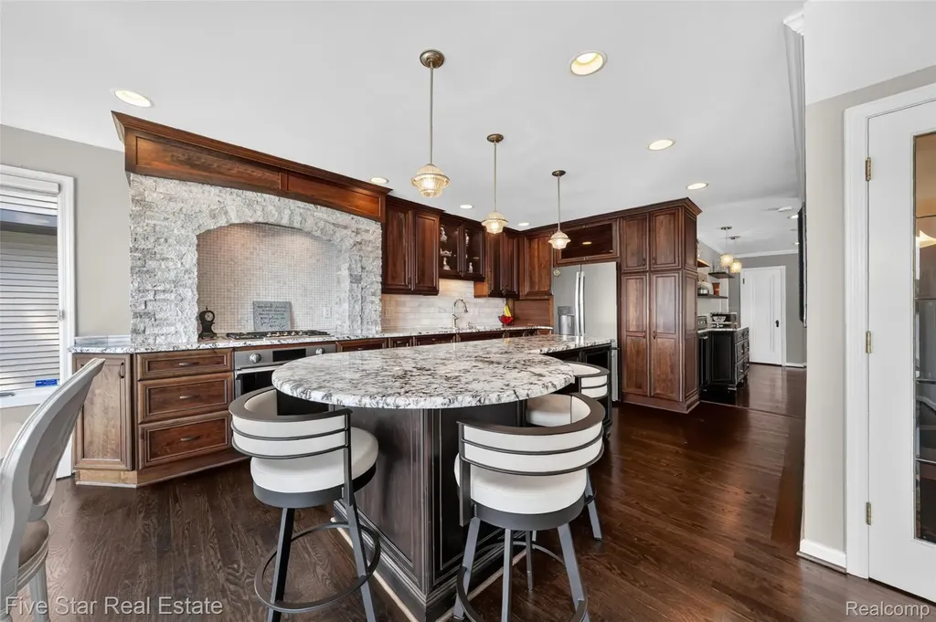 8931 Edgewood Park Drive Commerce Charter Township MI 48382