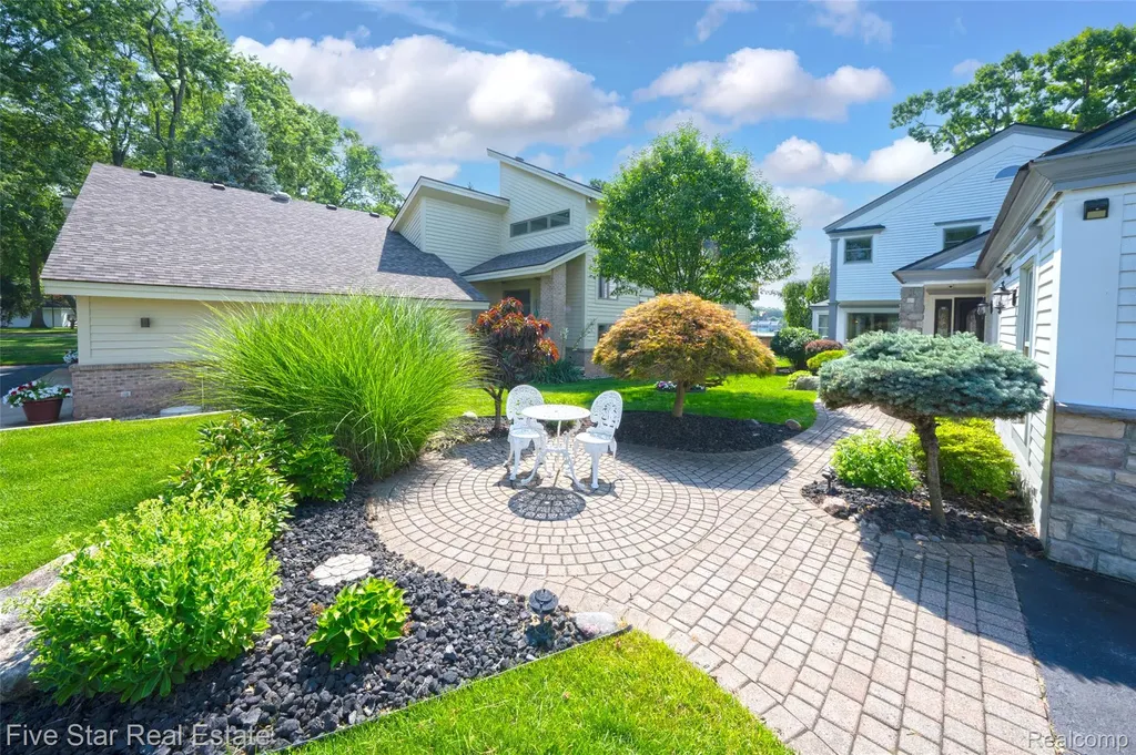 8931 Edgewood Park Drive Commerce Charter Township MI 48382
