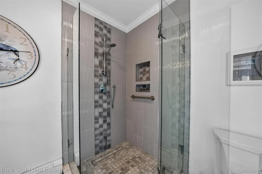 8931 Edgewood Park Drive Commerce Charter Township MI 48382