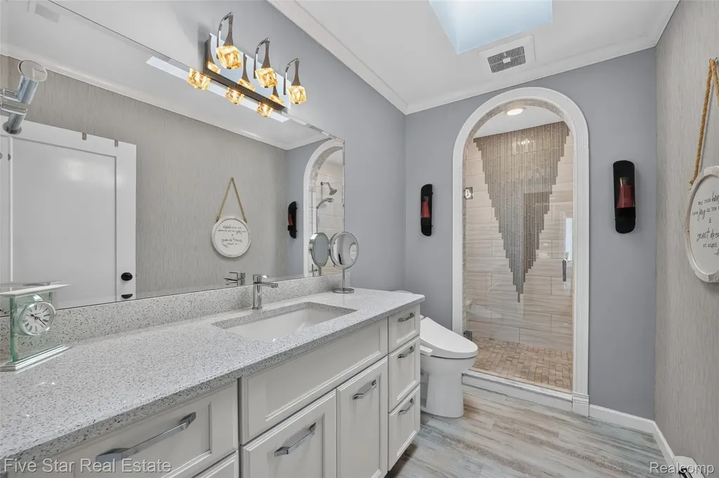 8931 Edgewood Park Drive Commerce Charter Township MI 48382