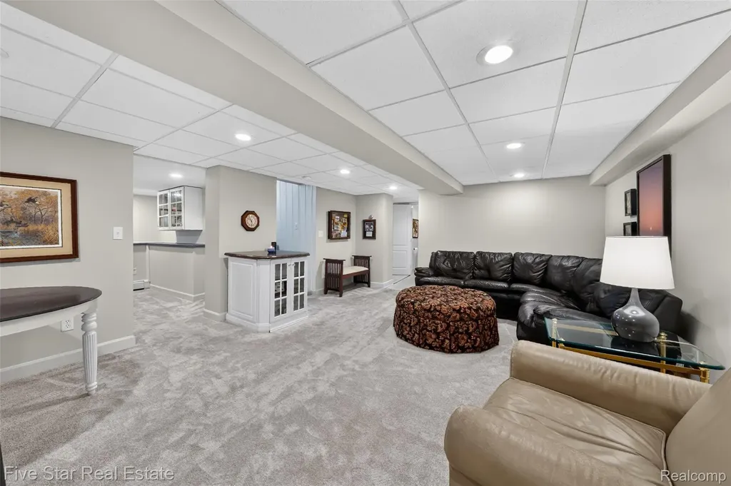 8931 Edgewood Park Drive Commerce Charter Township MI 48382