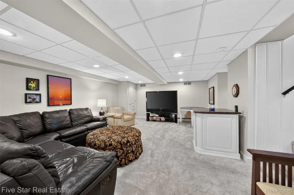 8931 Edgewood Park Drive Commerce Charter Township MI 48382
