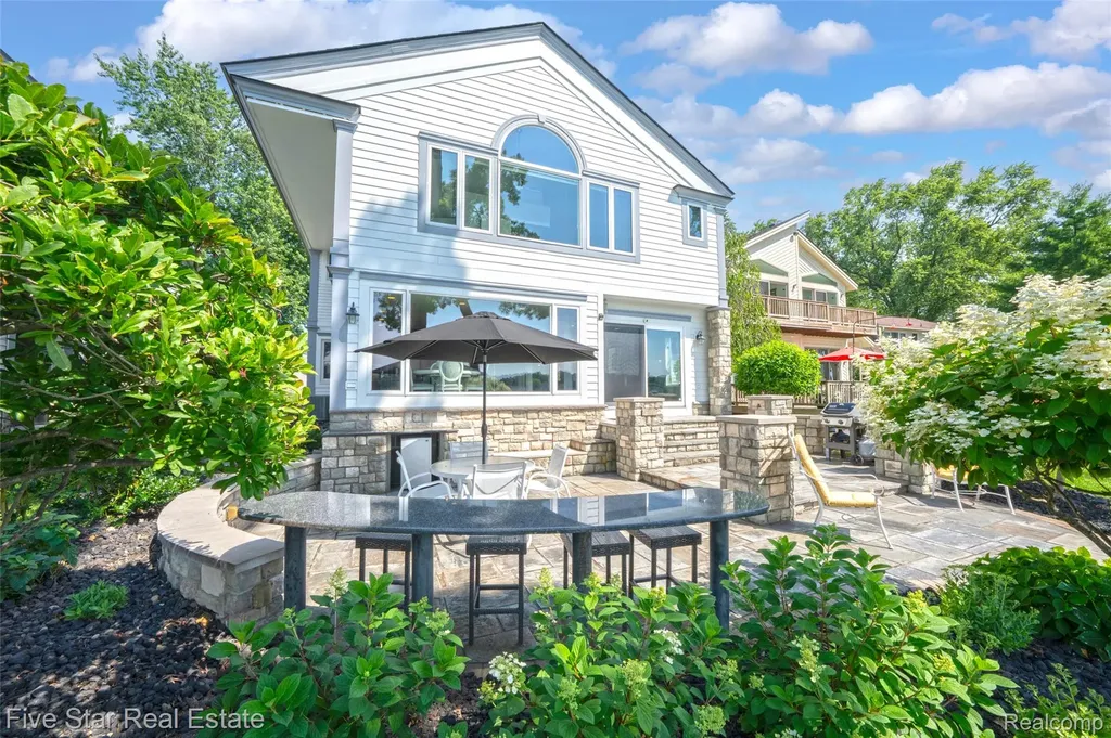 8931 Edgewood Park Drive Commerce Charter Township MI 48382
