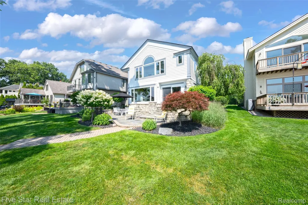 8931 Edgewood Park Drive Commerce Charter Township MI 48382