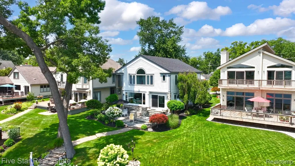 8931 Edgewood Park Drive Commerce Charter Township MI 48382