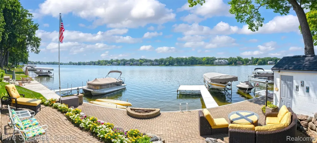 8931 Edgewood Park Drive Commerce Charter Township MI 48382