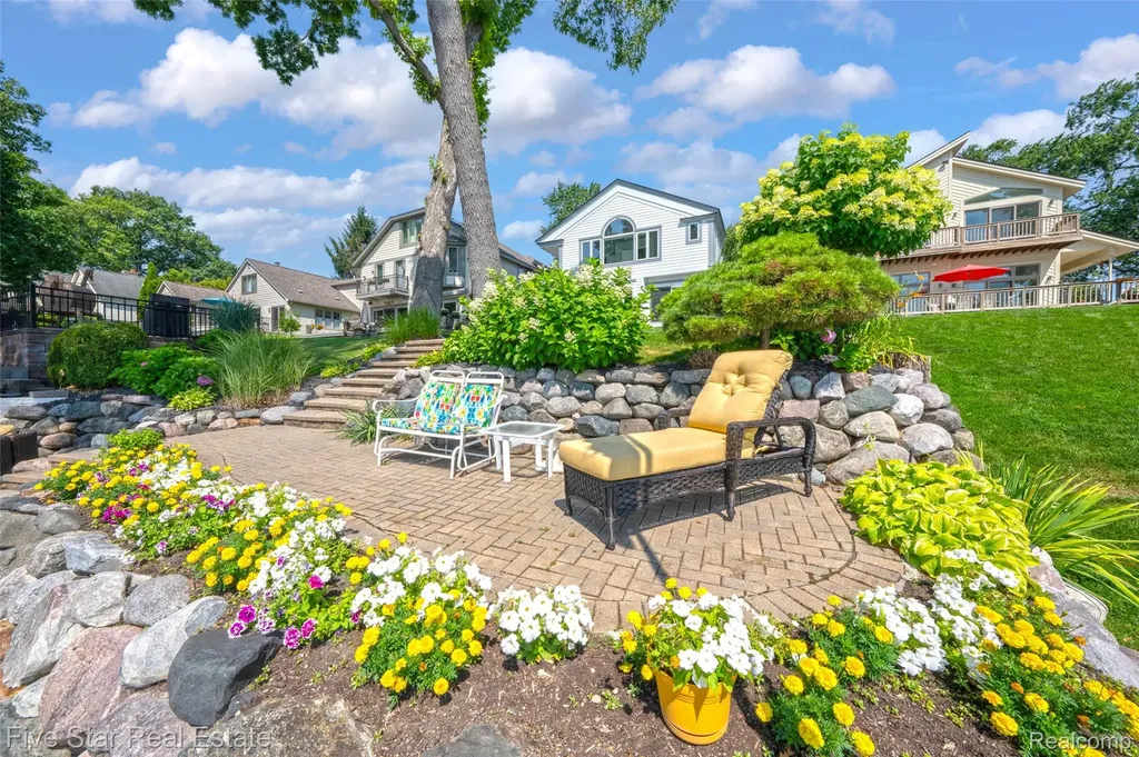 8931 Edgewood Park Drive Commerce Charter Township MI 48382