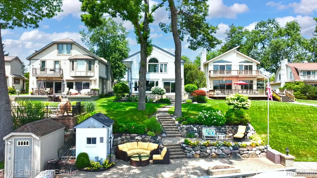 8931 Edgewood Park Drive Commerce Charter Township MI 48382