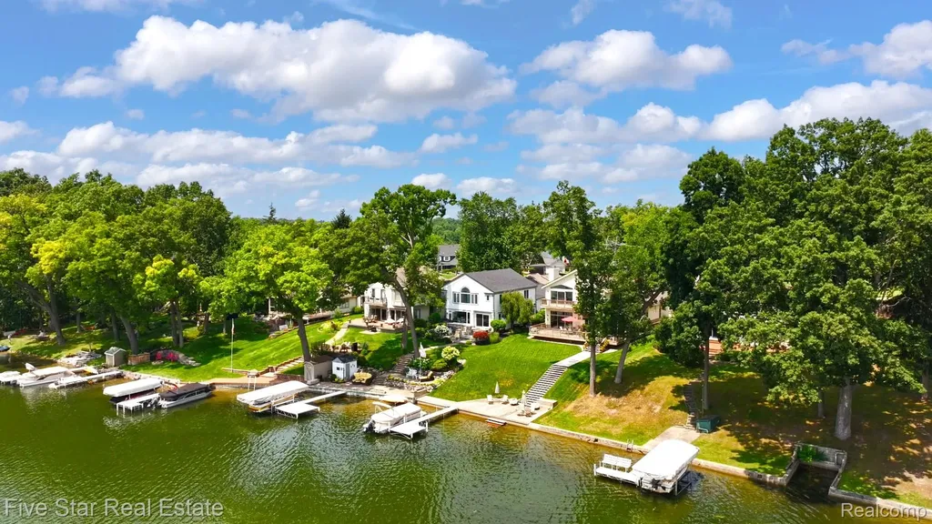 8931 Edgewood Park Drive Commerce Charter Township MI 48382