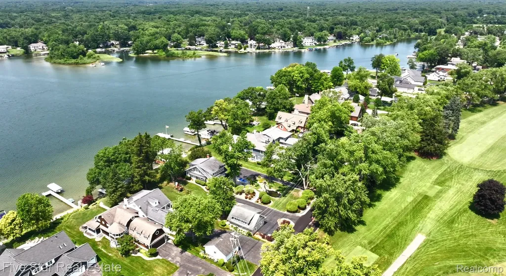 8931 Edgewood Park Drive Commerce Charter Township MI 48382