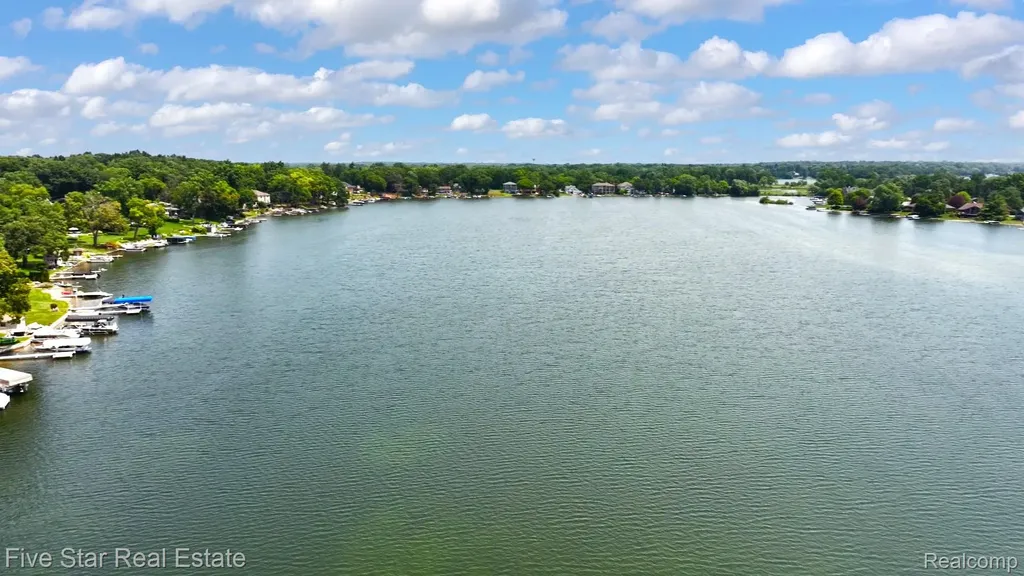 8931 Edgewood Park Drive Commerce Charter Township MI 48382