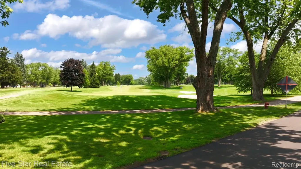 8931 Edgewood Park Drive Commerce Charter Township MI 48382