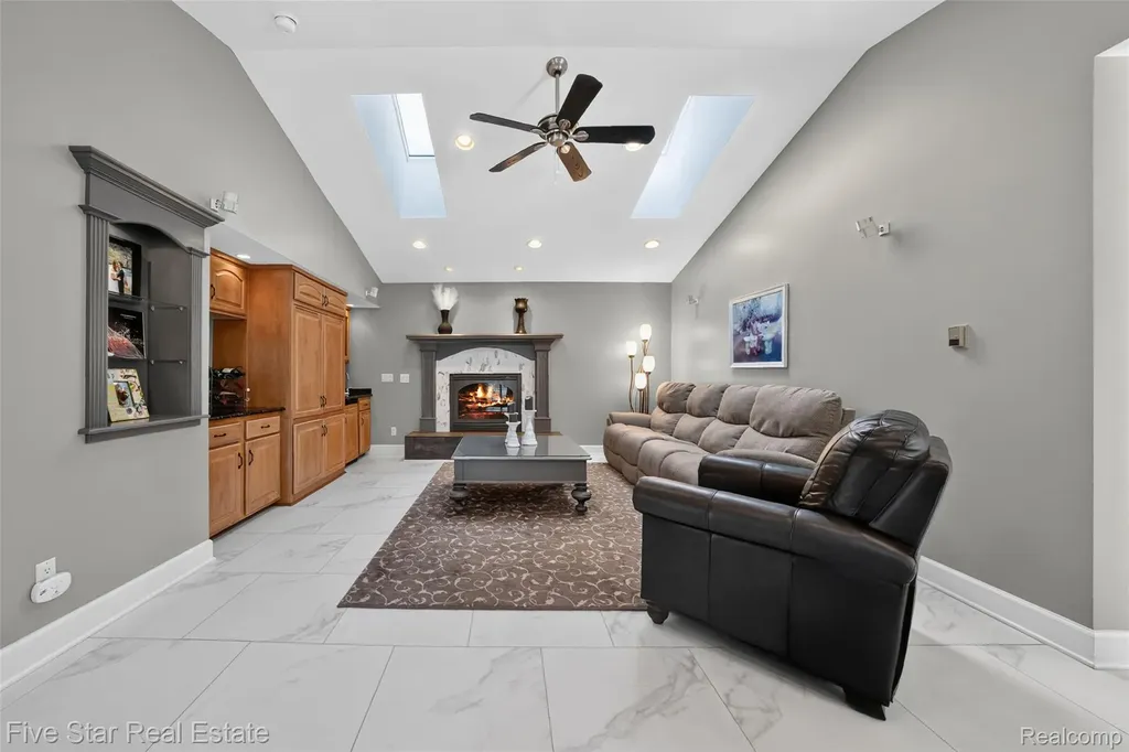 8931 Edgewood Park Drive Commerce Charter Township MI 48382