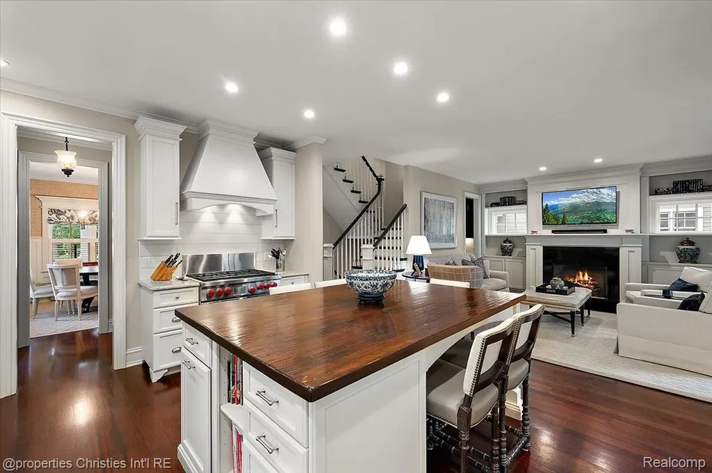 469 Bonnie Brier Street Birmingham City MI 48009