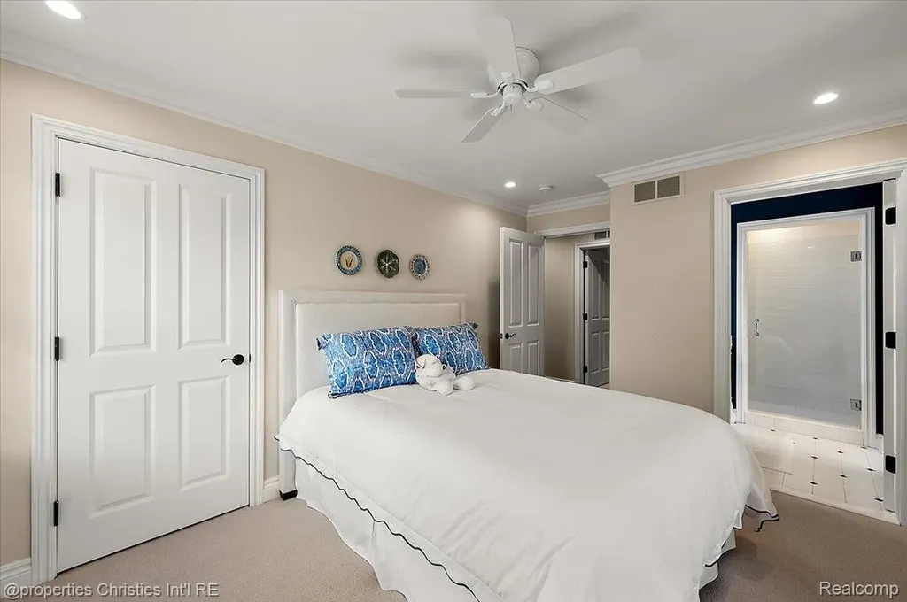 469 Bonnie Brier Street Birmingham City MI 48009