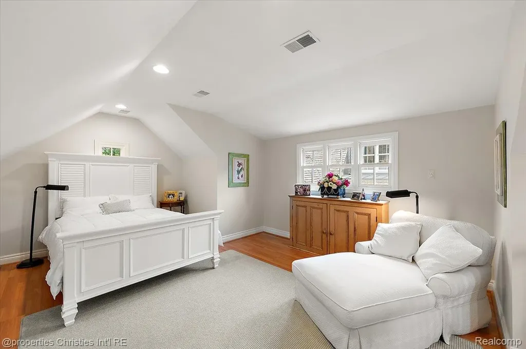 469 Bonnie Brier Street Birmingham City MI 48009