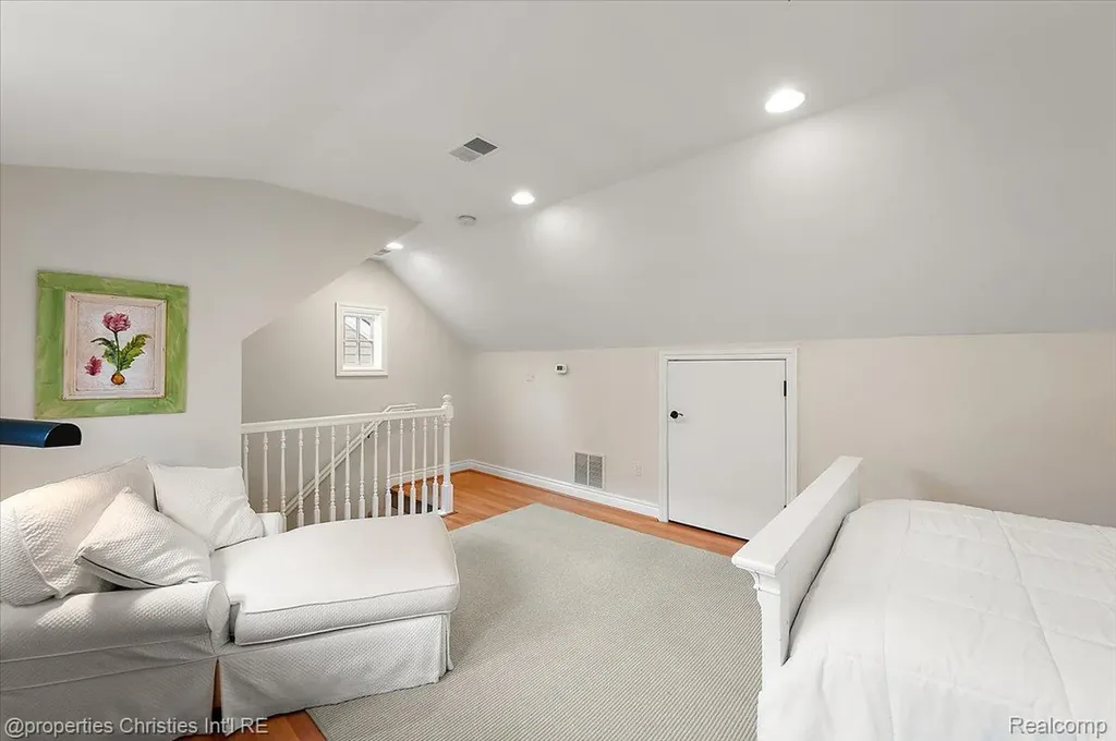 469 Bonnie Brier Street Birmingham City MI 48009