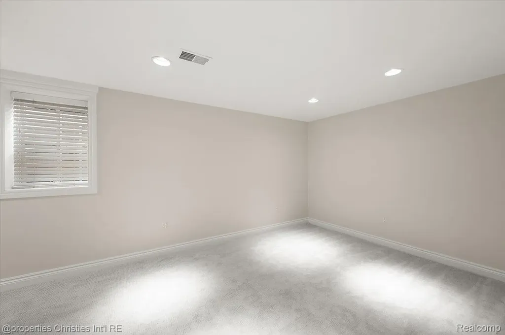 469 Bonnie Brier Street Birmingham City MI 48009