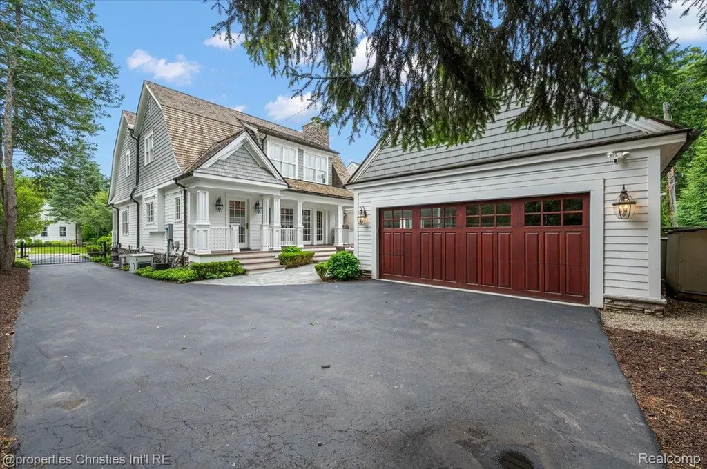 469 Bonnie Brier Street Birmingham City MI 48009