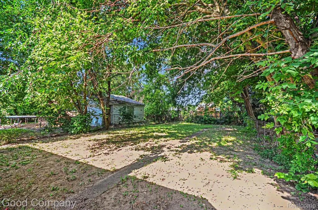 7235 Parkland Detroit City MI 48239