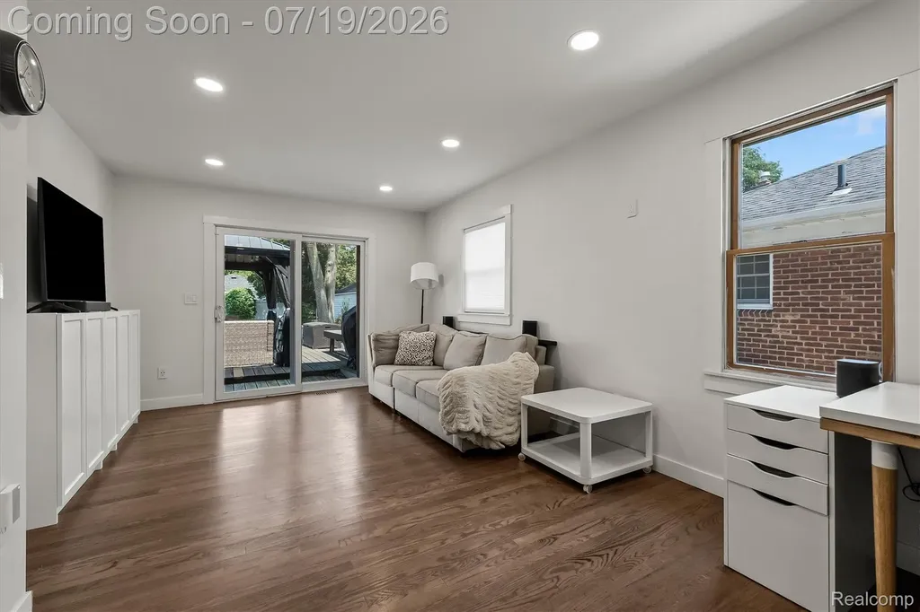 502 W Sunnybrook Drive Royal Oak City MI 48073