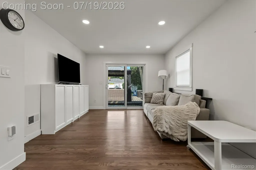 502 W Sunnybrook Drive Royal Oak City MI 48073
