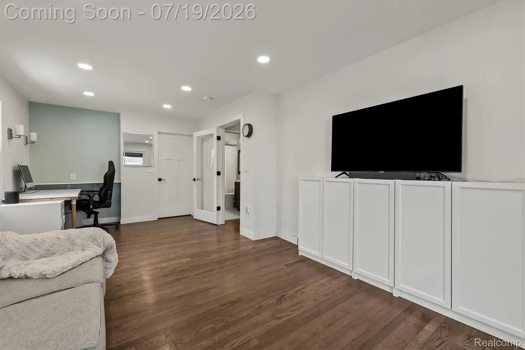 502 W Sunnybrook Drive Royal Oak City MI 48073