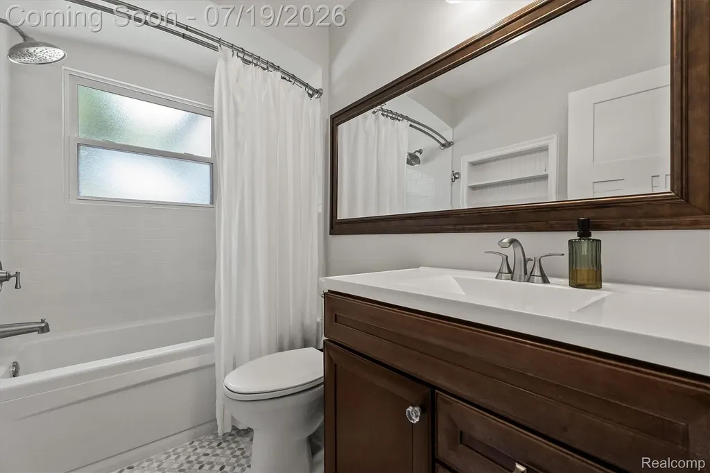 502 W Sunnybrook Drive Royal Oak City MI 48073