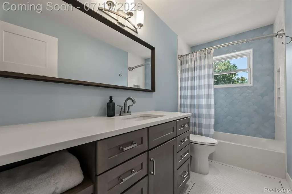 502 W Sunnybrook Drive Royal Oak City MI 48073