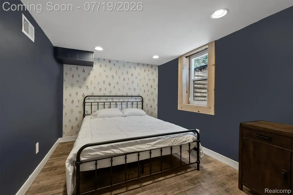 502 W Sunnybrook Drive Royal Oak City MI 48073