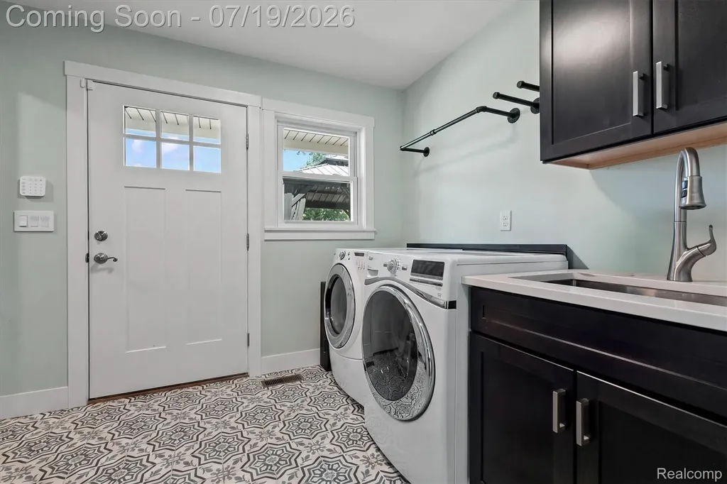 502 W Sunnybrook Drive Royal Oak City MI 48073