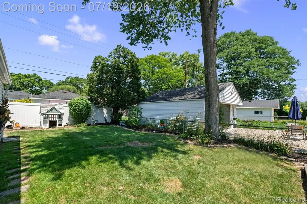 502 W Sunnybrook Drive Royal Oak City MI 48073