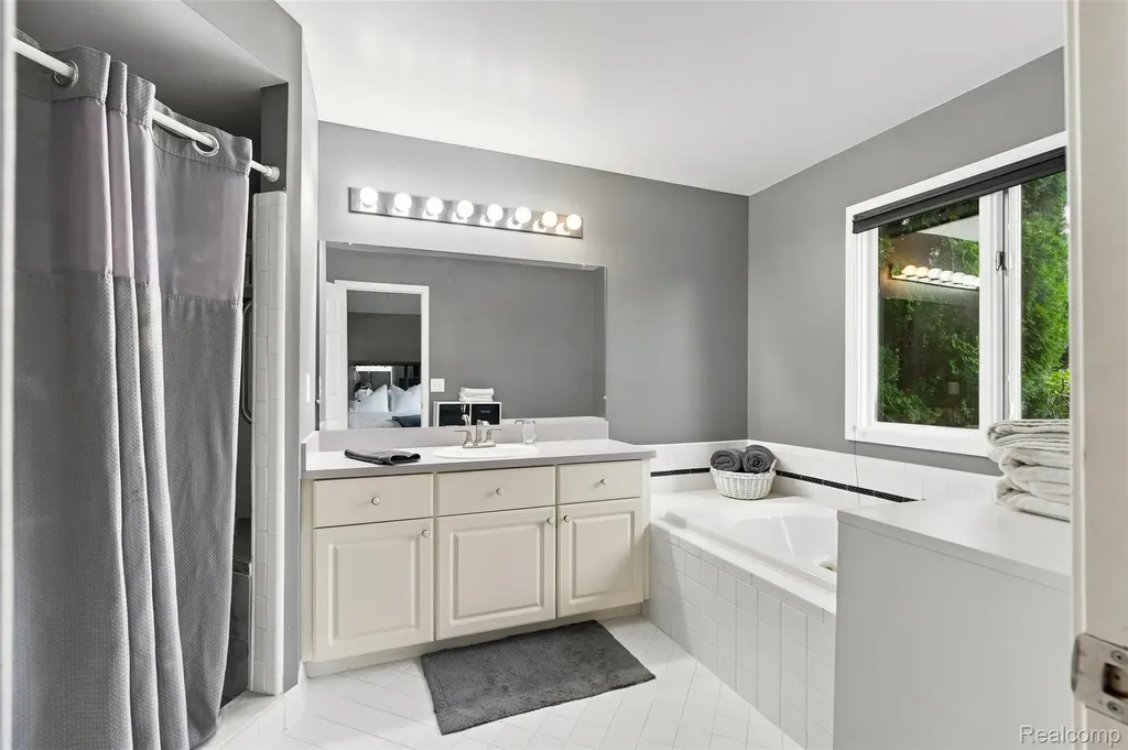 47676 Sandy Ridge Drive Macomb Township MI 48044