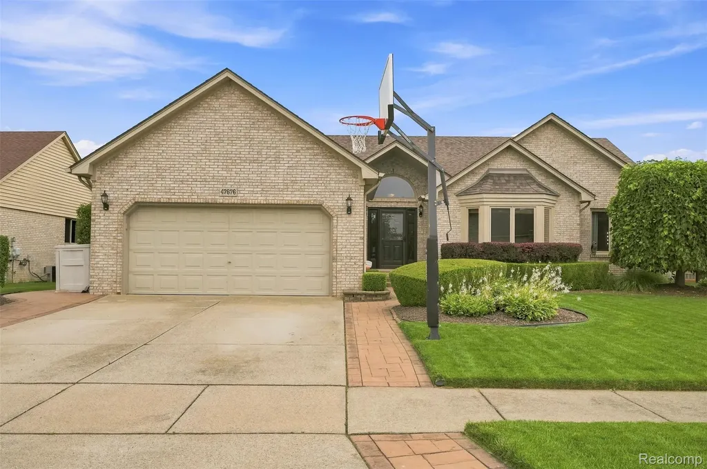 47676 Sandy Ridge Drive Macomb Township MI 48044