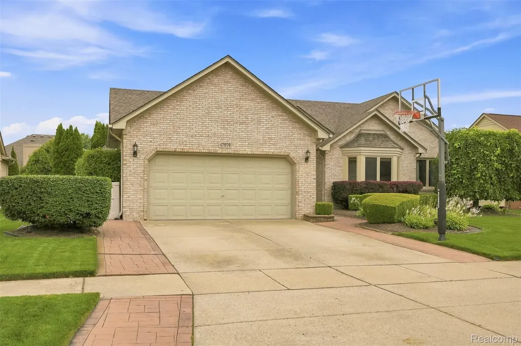 47676 Sandy Ridge Drive Macomb Township MI 48044