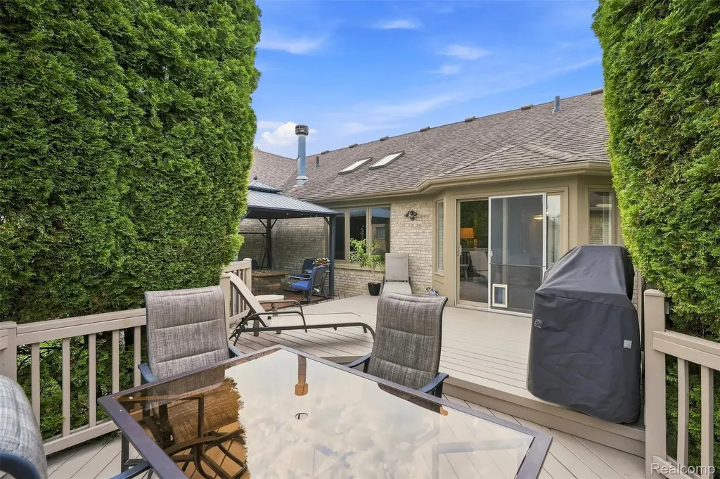 47676 Sandy Ridge Drive Macomb Township MI 48044