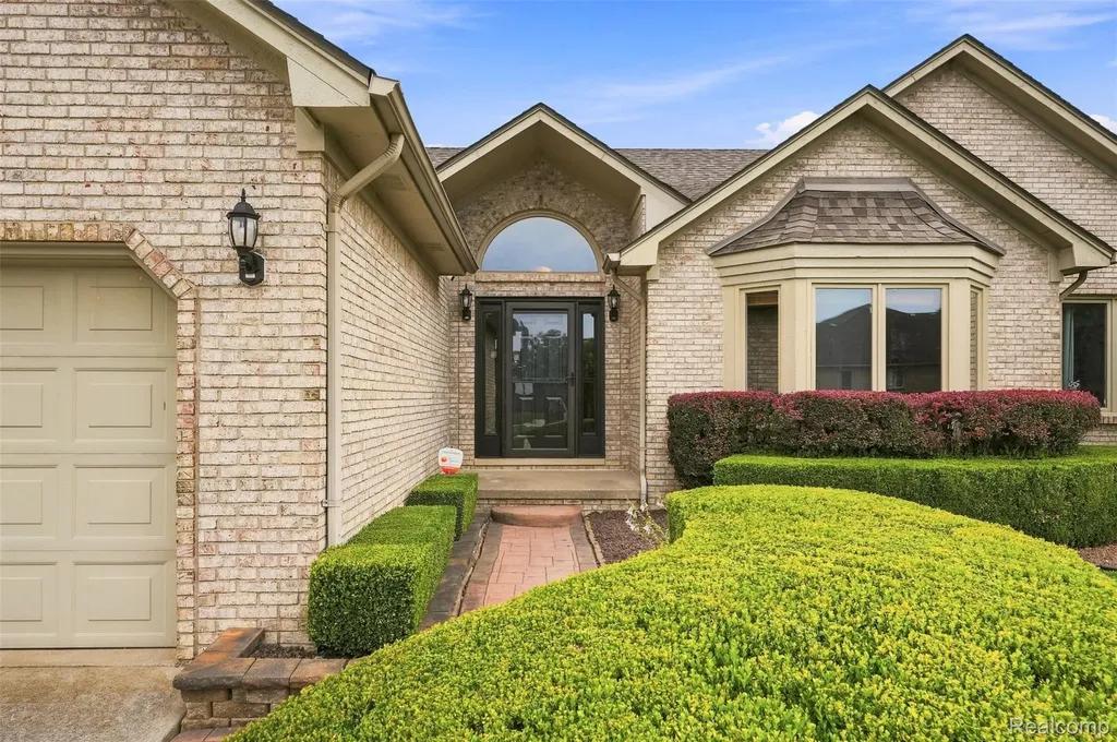 47676 Sandy Ridge Drive Macomb Township MI 48044