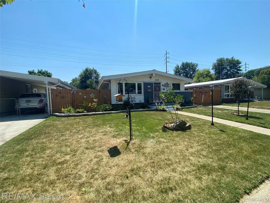 818 Mckeighan Avenue Flint City MI 48507