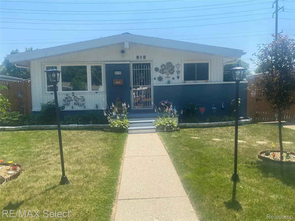 818 Mckeighan Avenue Flint City MI 48507