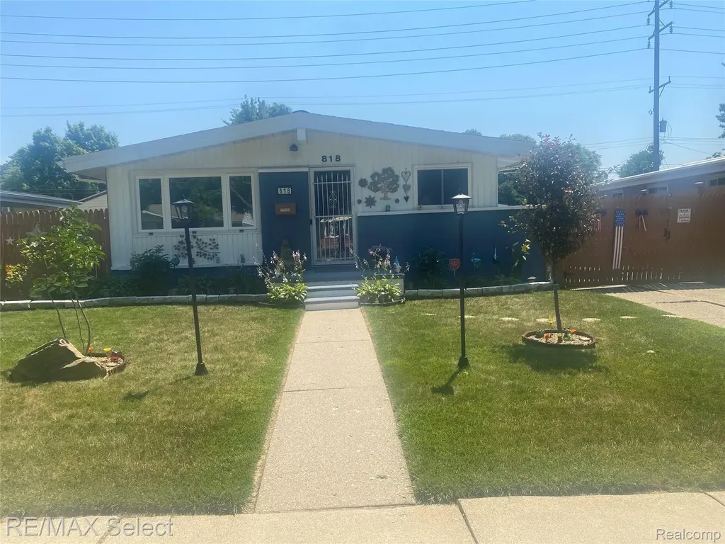 818 Mckeighan Avenue Flint City MI 48507