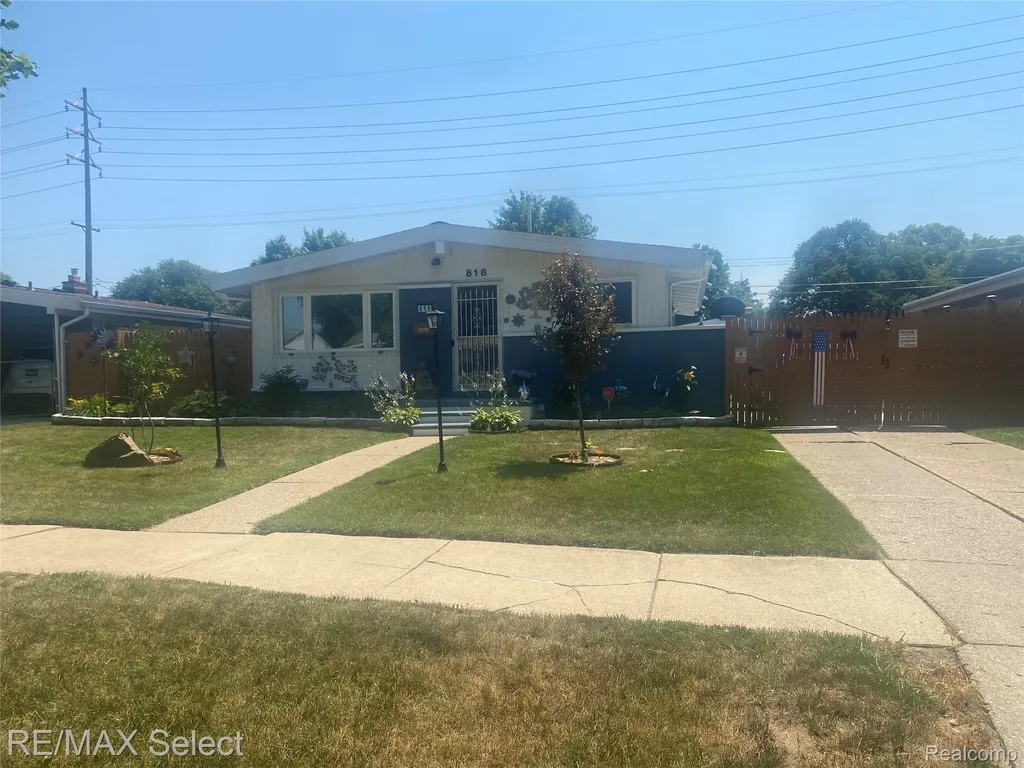 818 Mckeighan Avenue Flint City MI 48507
