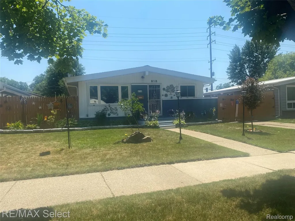 818 Mckeighan Avenue Flint City MI 48507