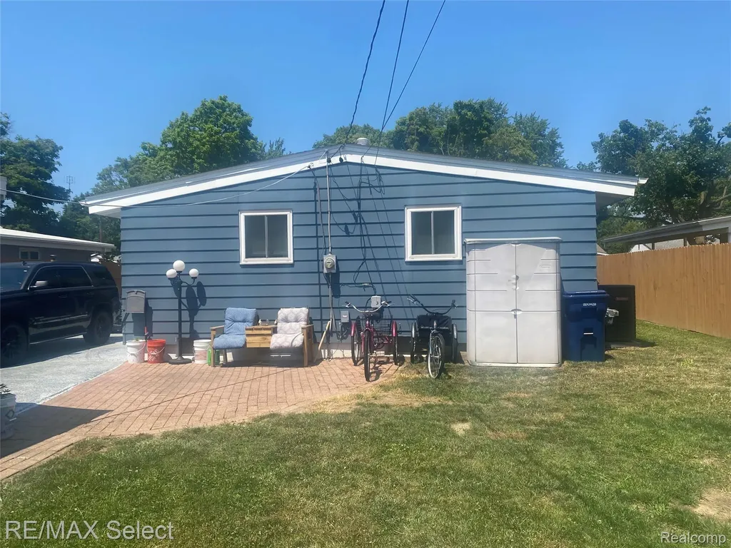 818 Mckeighan Avenue Flint City MI 48507