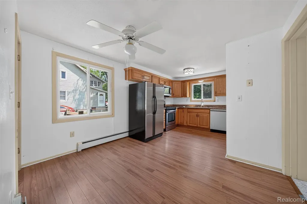 2340 Hester Court Keego Harbor City MI 48320