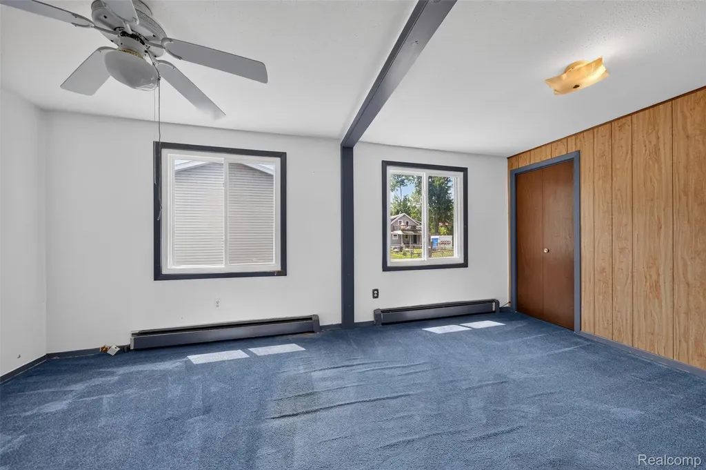 2340 Hester Court Keego Harbor City MI 48320